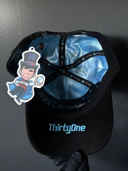 This is a Thirty One Hats x El Mago