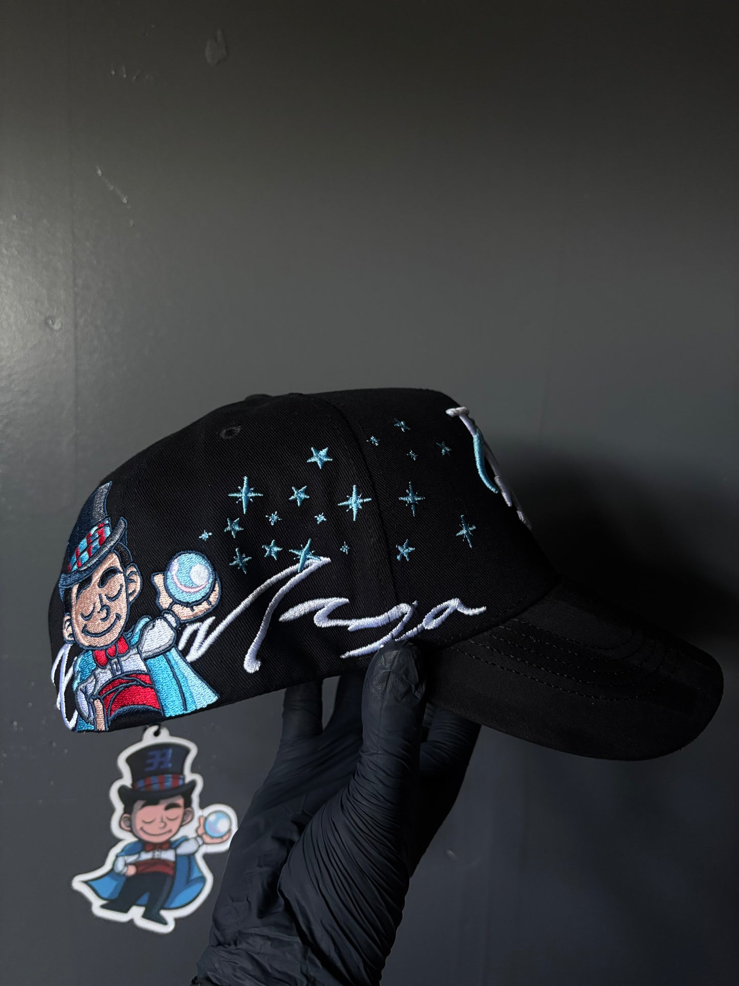 This is a Thirty One Hats x El Mago